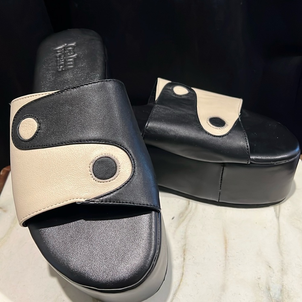 Balm Wears Ying Yang slide
